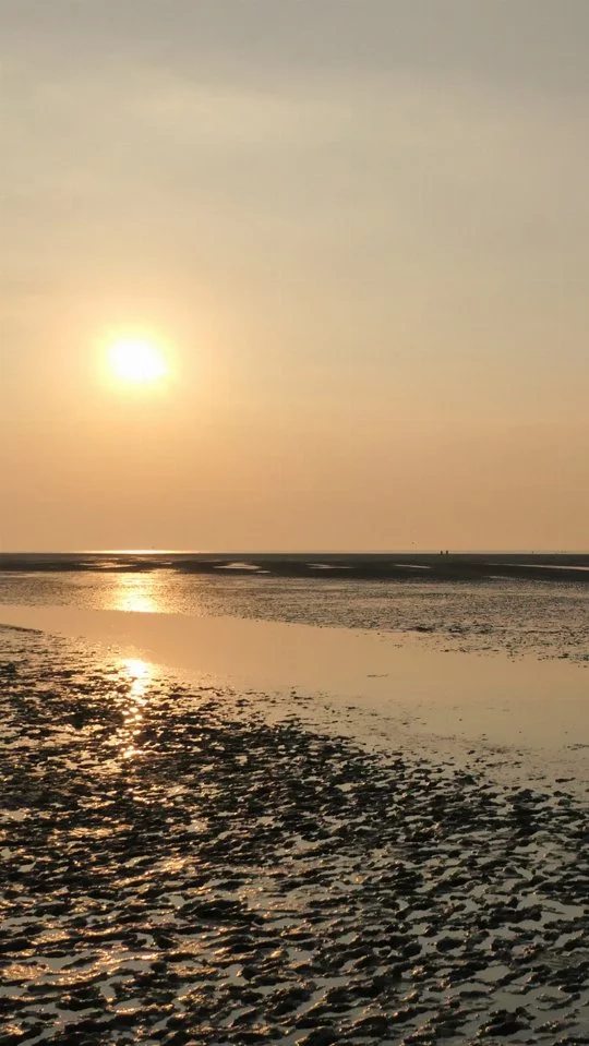 Schöner Sonnenuntergang am Strand im Urlaub in Duhnen bei Cuxhaven