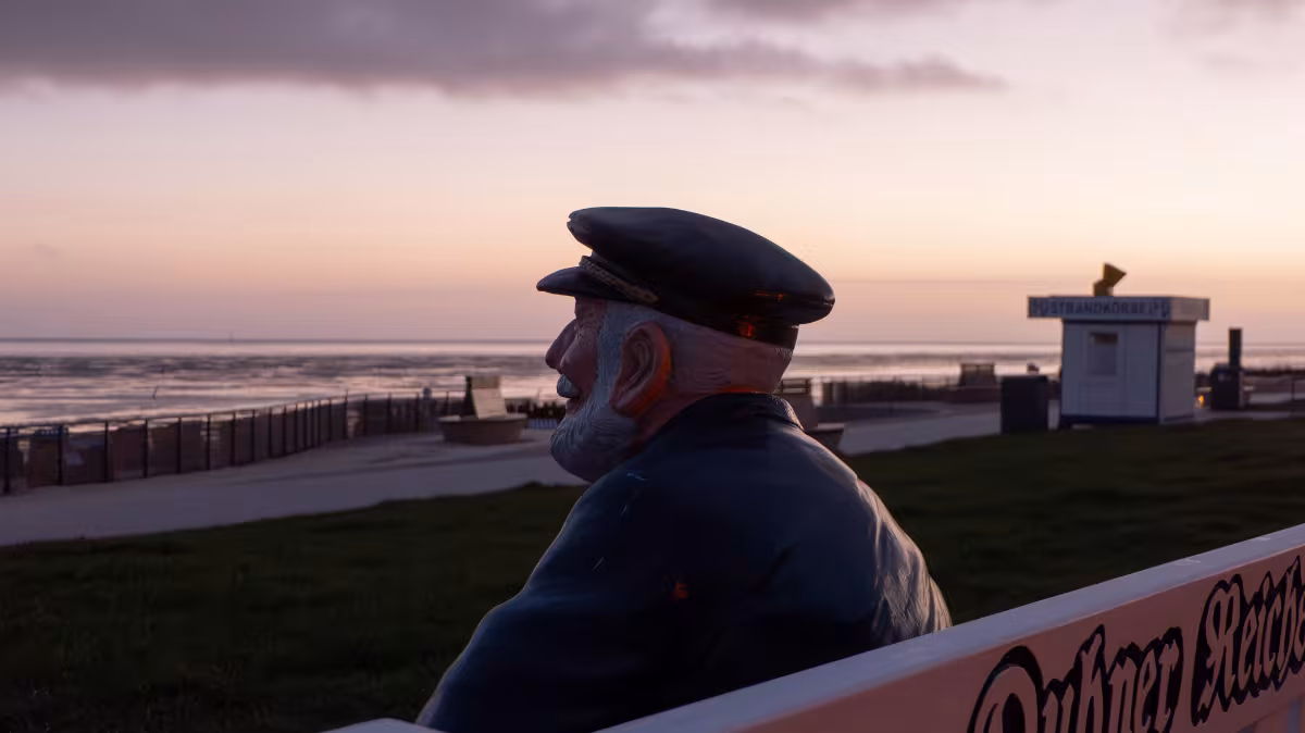 Duhner Reichstag in Duhnen bei Sonnenaufgang mit Blick auf die Nordsee