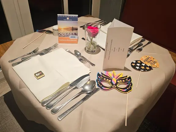 2 Gang: Kleine Creme-Suppe mit Schinken