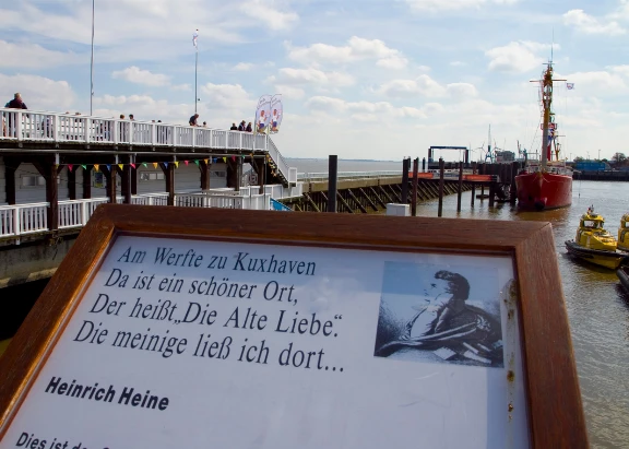 Ein Zitat von Heinrich Heine an der Alten Liebe in Cuxhaven