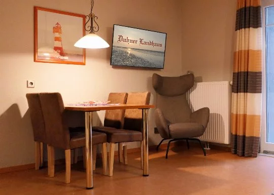 Blick auf die Essecke in der Ferienwohnung 8 im Haus Dallacker