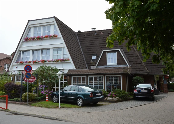 Blick auf das Hotel Duhner Landhaus vom Sahlenburger Weg, Duhnen