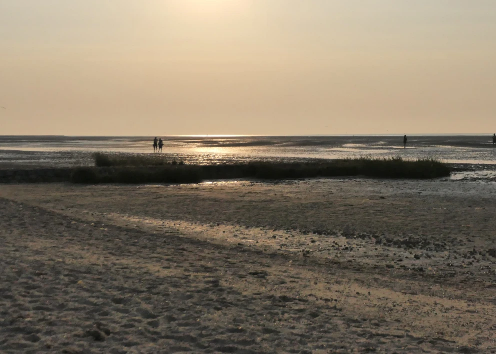Sonnenuntergang am Duhner Strand beim spazieren gehen