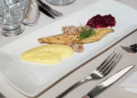 3 Gang: Fisch und Krabben mit Dipp